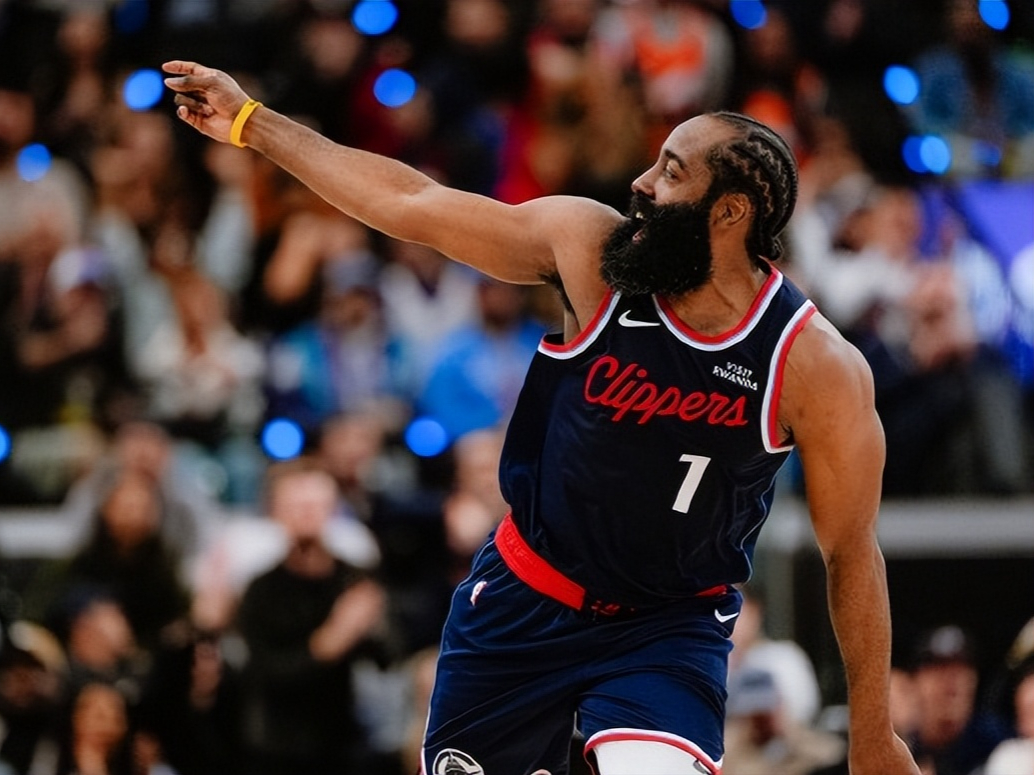 关于风云突变明尼苏达森林狼赛后篮板制胜夏洛特黄蜂关键时刻调整名单，集结日尼斯迎来里程碑直接炸裂的信息